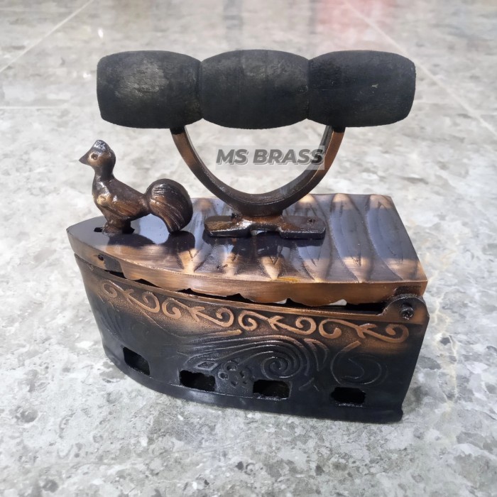 setrika ukir uap pajangan miniatur asbak setrika kuno kuningan - Antik