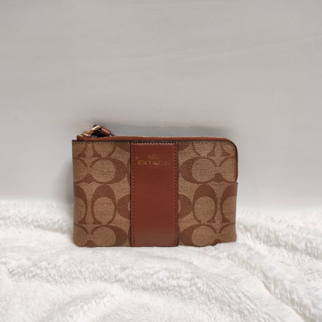 Coach F58035 wrislet sign saddle