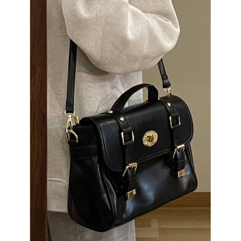 sera✹Tas prancis wanita musim dingin 2022 desain ceruk tekstur baru kapasitas besar tas pos portabel mode portabel