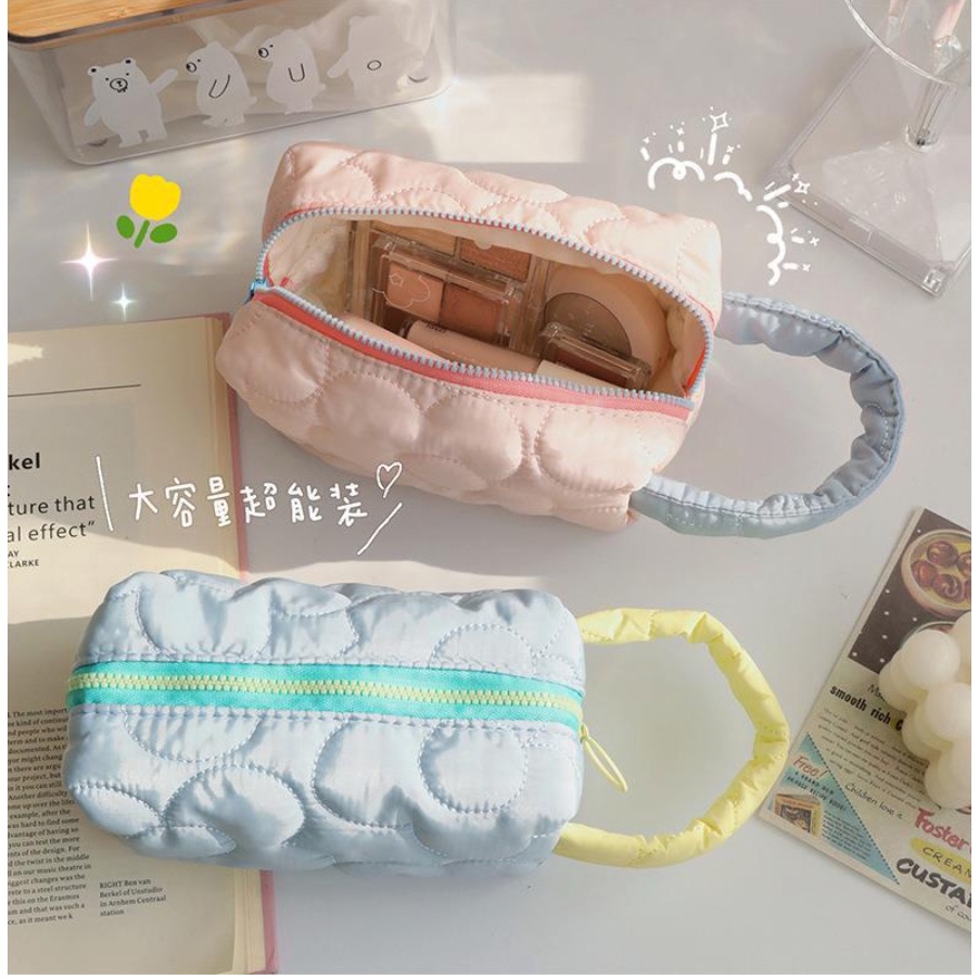 TEMPAT PENSIL KAIN KOREA / PASTEL MAKE UP POUCH / TEMPAT MAKEUP LUCU MOTIF BUNGA / FLOWER PENCIL CASE / FLOWER PUFFY MAKEUP POUCH / TAS MAKEUP TRAVEL EMPUK / PILLOW PENCIL CASE / TEMPAT PENSIL AESTHETIC / ORGANIZER KAPASITAS BESAR / SERBAGUNA SIMPEL