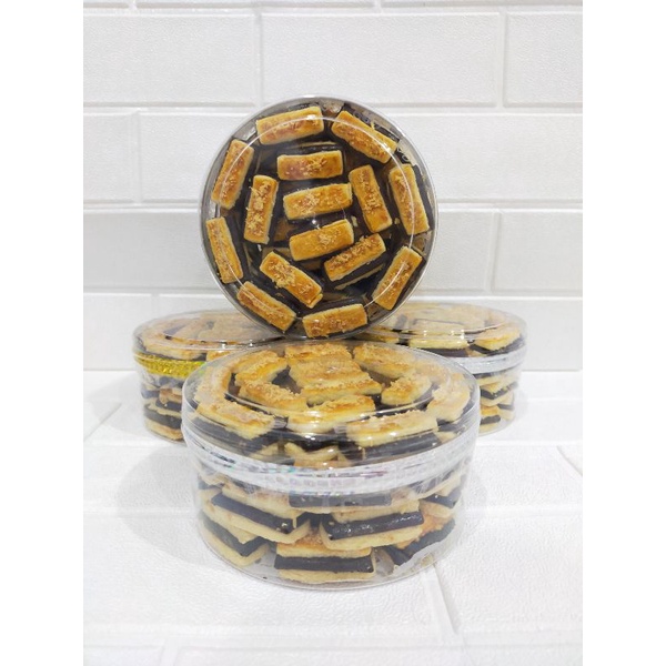 

AKT - Kue Kering COKLAT STIK (Toples 500gr)