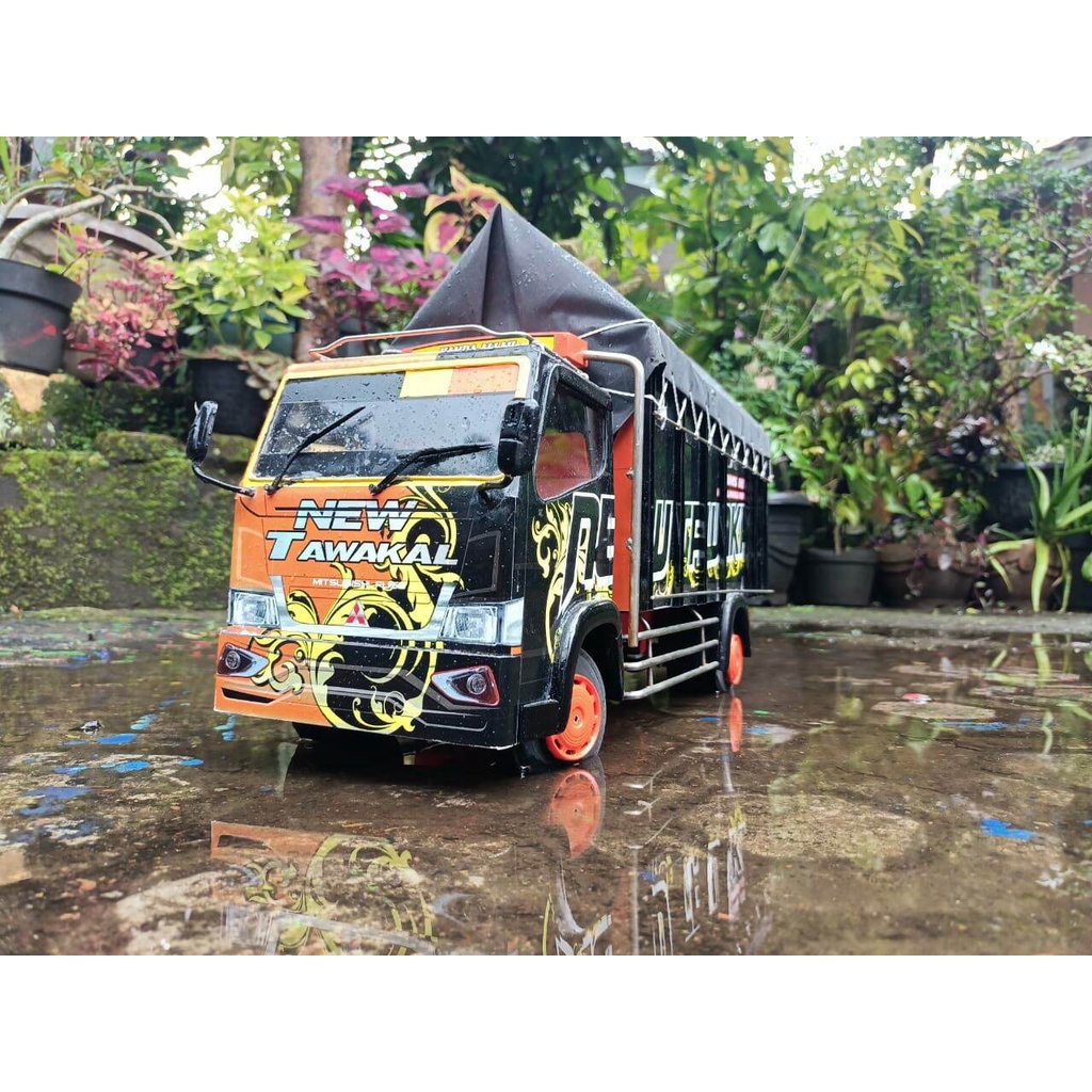 MainananakMiniatur truck oleng kayu asli jumbo bonus terpal full lmpu miniatur truk miniatur trek mi