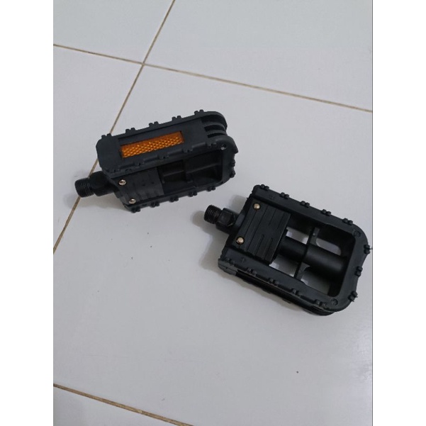 BEKAS MURAH Pedal Sepeda Lipat Hitam As Besar