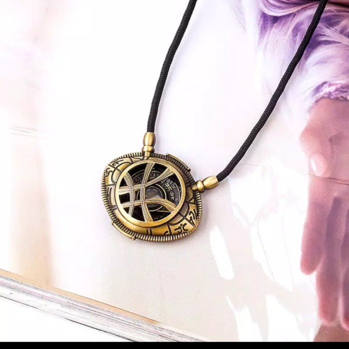 DOCTOR DR STRANGE GLOW DARK KALUNG EYE AGAMOTTO COSPLAY AVENGERS
