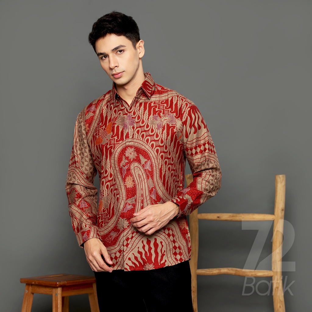 KEMEJA BATIK PRIA LENGAN PANJANG Kemeja Dobby Slimfit Motif Parang Kupu Warna Merah Coklat 723157 Cap 72 - Baju Kemeja Atasan Pakaian Setelan Batik Pria Cowok Laki Laki Remaja Keluarga Kantor Lengan Panjang Modern Slimfit Slim Fit Premium Kekinian