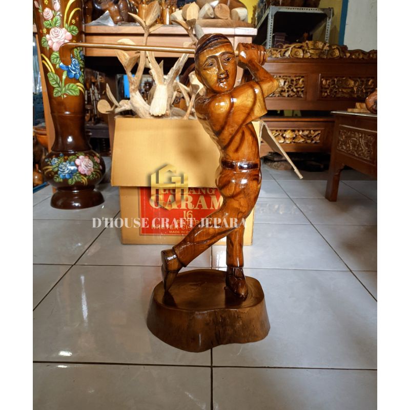 Pajangan Patung Pemain Golf Suar Wood Solid