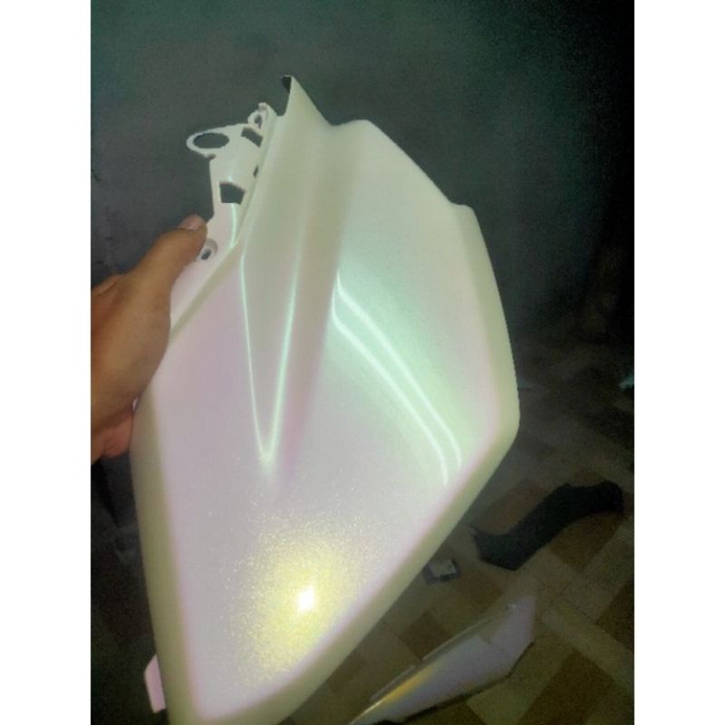 Cat bunglon Putih 3 warna hypershift Dasar Putih