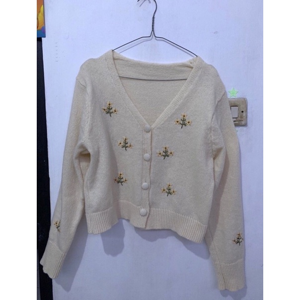 KNIT BEIGE CARDIGAN FLOWERS