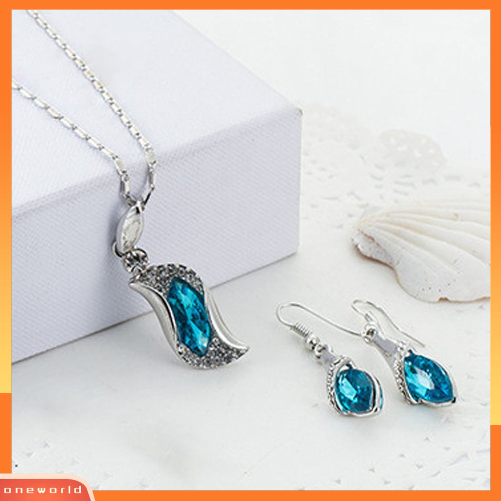 [oneworld] 2 Pcs/Set Pengerjaan Indah Mulia Kalung Anting Set Indah Bersinar Kristal Imitasi Liontin Kalung Kait Anting Perhiasan Aksesori