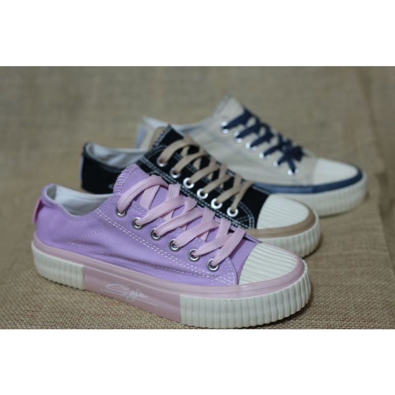 Sepatu sneakers wanita import sport shoes terbaru