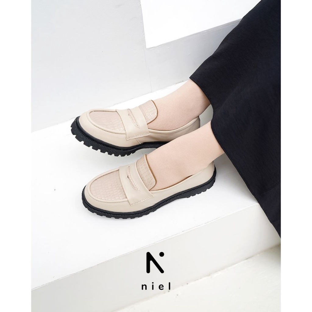 Discount Niel Sepatu Docmart Wanita Loafer - Luna Synthetic Croco Black Cream