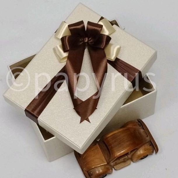 

Diskon Irit Papyrus 15x20 tinggi 10cm Kotak Kado Gift Box Hadiah