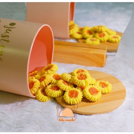 

(Beli 1 Toples Kue Semprit Matahari Gratis 1 Kemasan Pouch Sagu/Semprit) Kue Kering Semprit Matahari Biba Snack Toples Ukuran 600ml