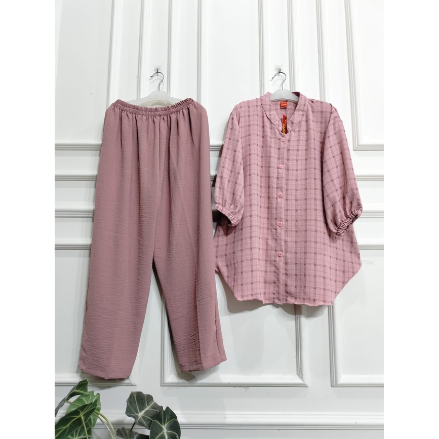 SET WANITA BAHAN AIRFLOW CRINCLE KOTAK BESAR/SET WANITA KANCING/STELAN WANITA TERBARU/TERMURAH/ONE SET KEKINIAN/TERVIRAL/COD/JUMBO/BAHAN JATUH/TERHITS/BAJU SANTAI/BAJU NON FORMAL/BAJU SEHARI-HARI/BUSUI/KANCING HIDUP/LIZAM/XXL/ONE SET TERBARU/STELAN WANITA