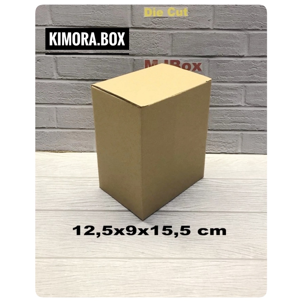 

Kardus uk. 12,5x9x15,5 cm.... box karton model pizza u/ aksesoris-dll