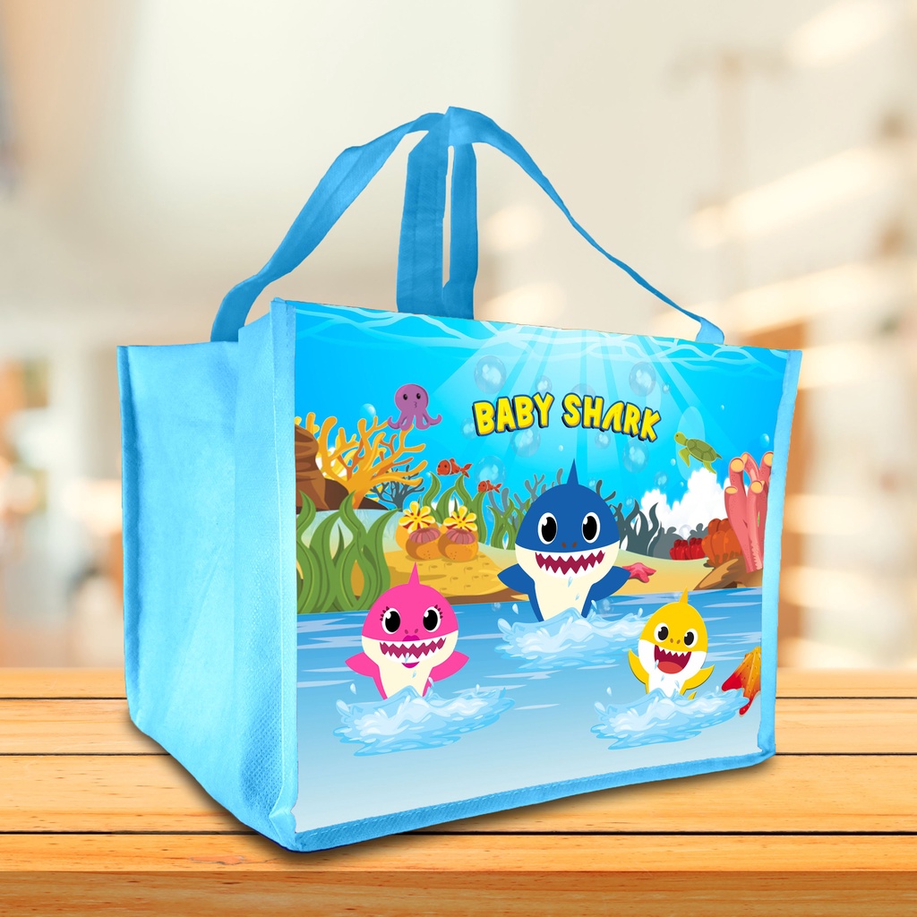 Goodie bag ulang tahun anak Tas Ultah karakter BABY SHARK kain souvernir muat BENTO bisa beli satuan