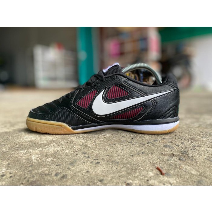 FUTSAL SUPREME X NIKE SB GATO IC - BLACK WHITE WORLD FAMOUS
