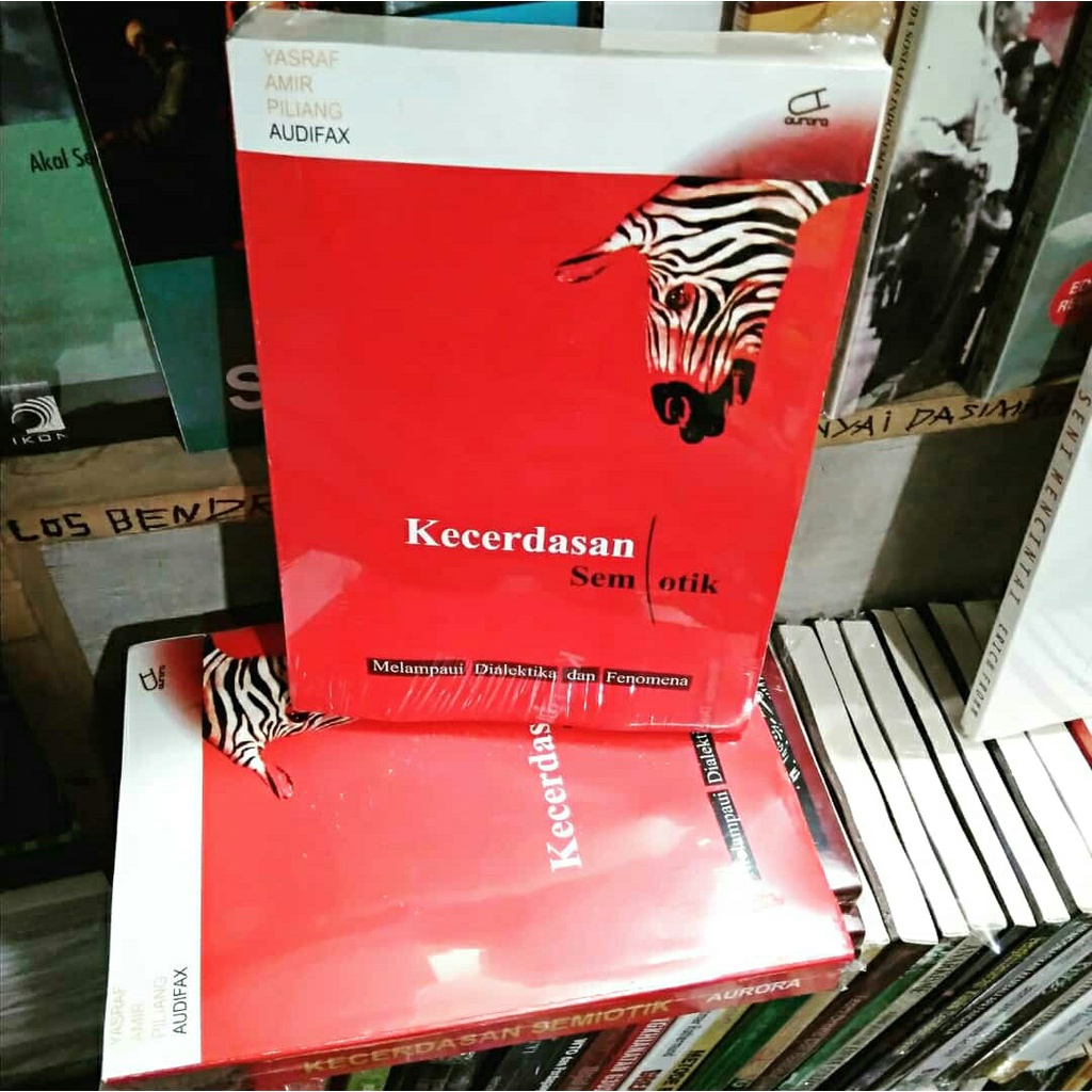 Buku Kecerdasan Semiotik Melampaui Dialektika dan Fenomena Naufil Istikhari Kr