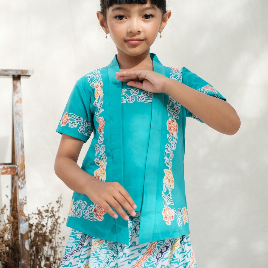 Kebaya Encim Batik Anak Set Lengan Pendek Meradelima Katun Tosca