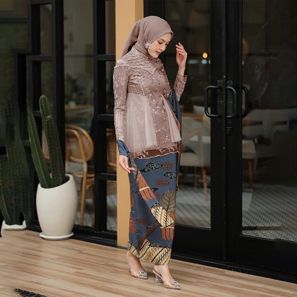 NAYAKA BATIK - Kebaya Couple Auryn Batik Couple Brukat Mutiara Kebaya Kondangan Wisuda Batik Couple Modern