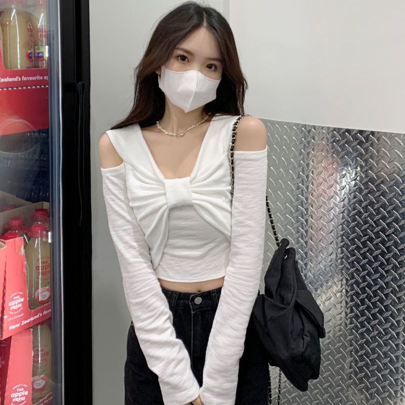 Red Off-the-shoulder lengan panjang T-shirt wanita musim gugur versi Korea 2022 baru murni keinginan hot girl rasa desain pelangsing tipis bottoming top