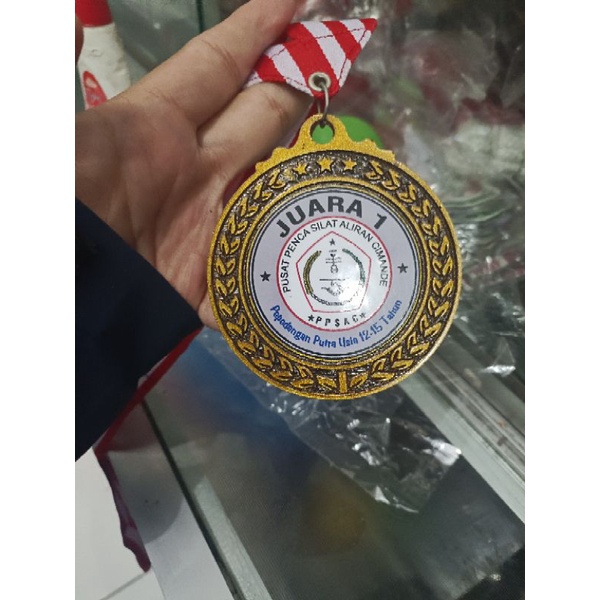 

medali kilat sehari jadi