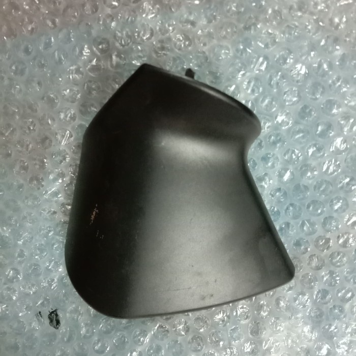 {BEKAS} tutup cover batang atau dudukan kaki spion sienta 1 pic kiri Diskon