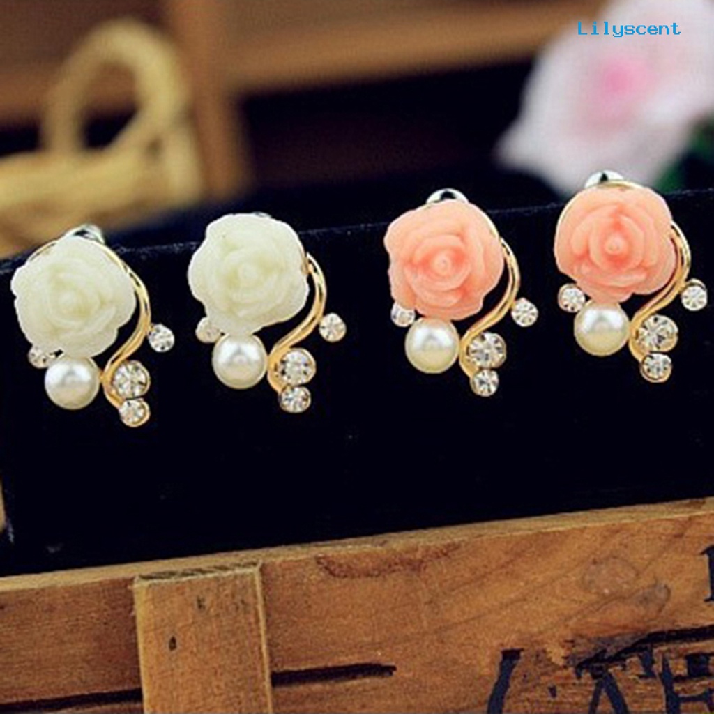 [LS] 1pasang Ear Stud Bentuk Bunga Mawar Serbaguna Alloy Mutiara Imitasi Berlian Imitasi Rose Earrings Untuk Wanita