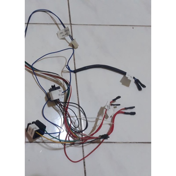 Rangkaian Kabel Mobil Mainan Aki