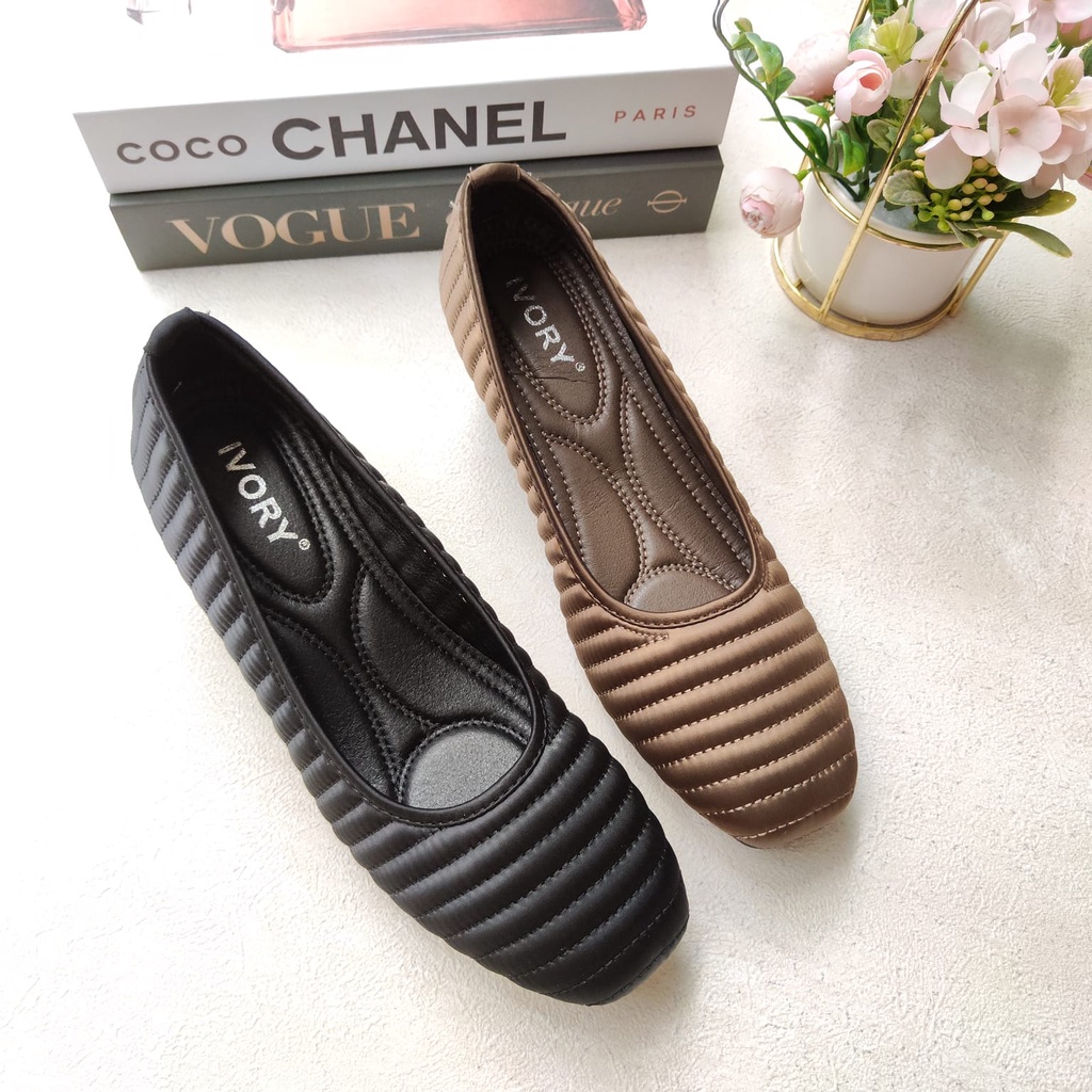 IVORY  Sepatu Wanita Wedges Jumbo 41-44 Satin B646-C1