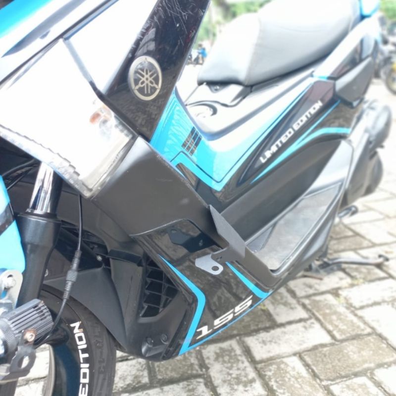 Breket dudukan lampu tembak di border body samping Nmax Old Nmax Lama
