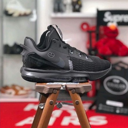 Nike LeBron Witness 5 &quot;Black/Dark Grey&quot;