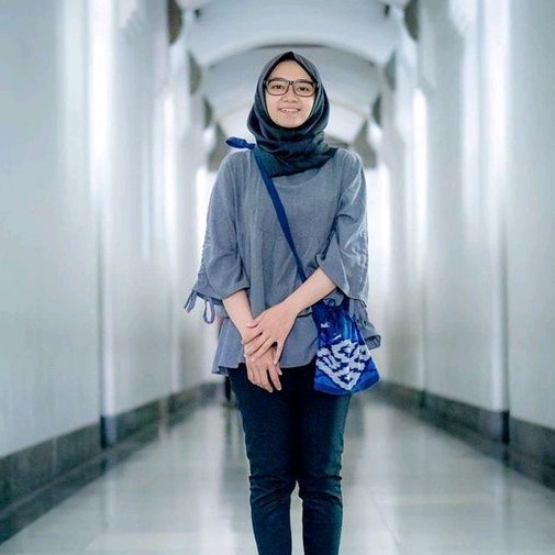 Tas selempang serut kain tenun