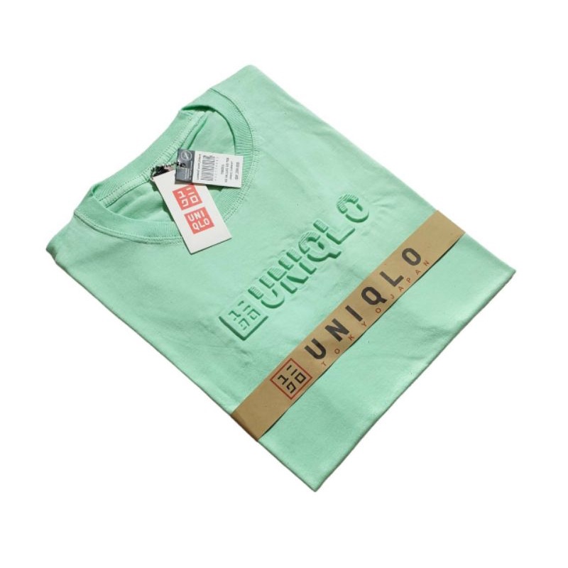 Kaos tshirt uniqlo logo timbul M.L.XL