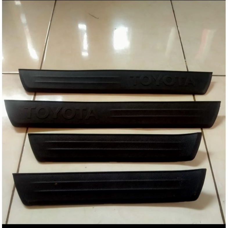 sill plate karet pelindung bawah pintu original baru toyota