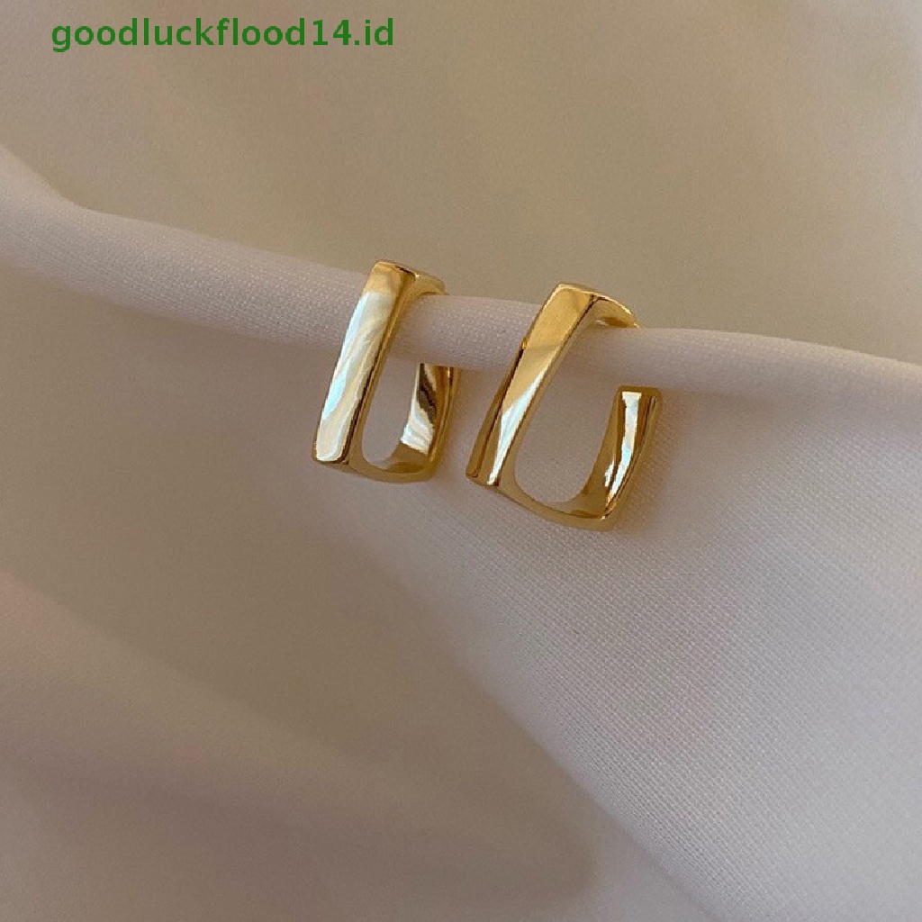 [GOOGFOUR] Baru Fashion Wanita Stainless Steel Glossy Stud Earrings Temperamen Wanita Anting Persegi Pesta Ulang Tahun Hadiah Perhiasan [TOP]