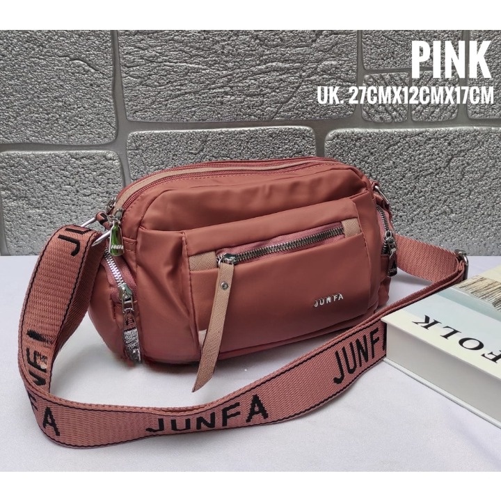 Tas Selempang Wanita Tas Junfa 2096-362 size 26x10x15 cm. Tas Selempang Junfa Import BEST SELLER.!!!! Bisa bayar Ditempat.!!!