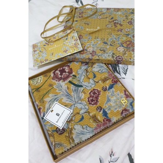 Buttonscarves Royale Series Yellow Preloved