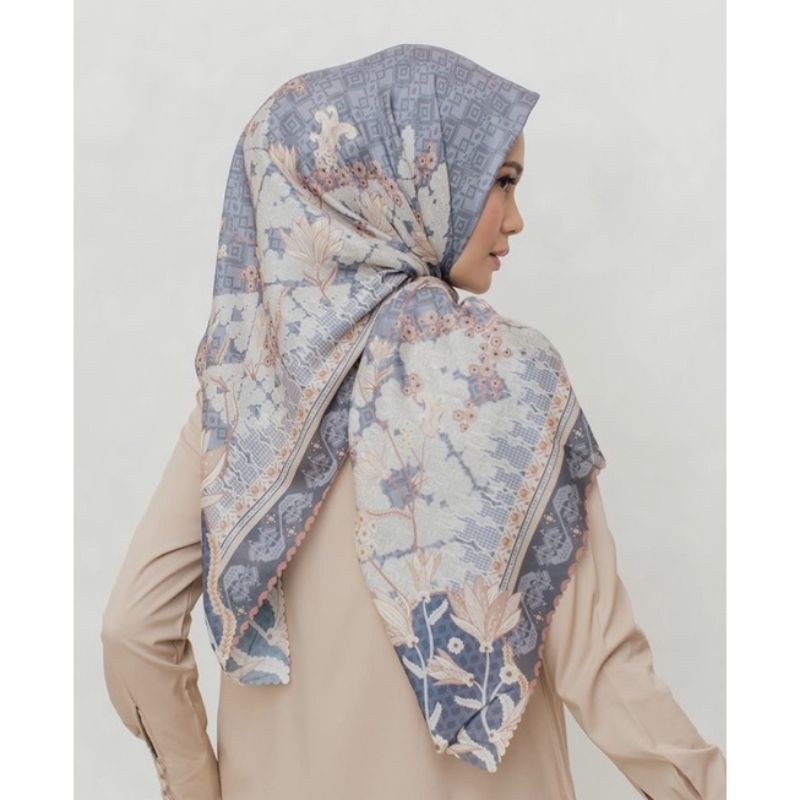 magnolia scarf wearing klamby