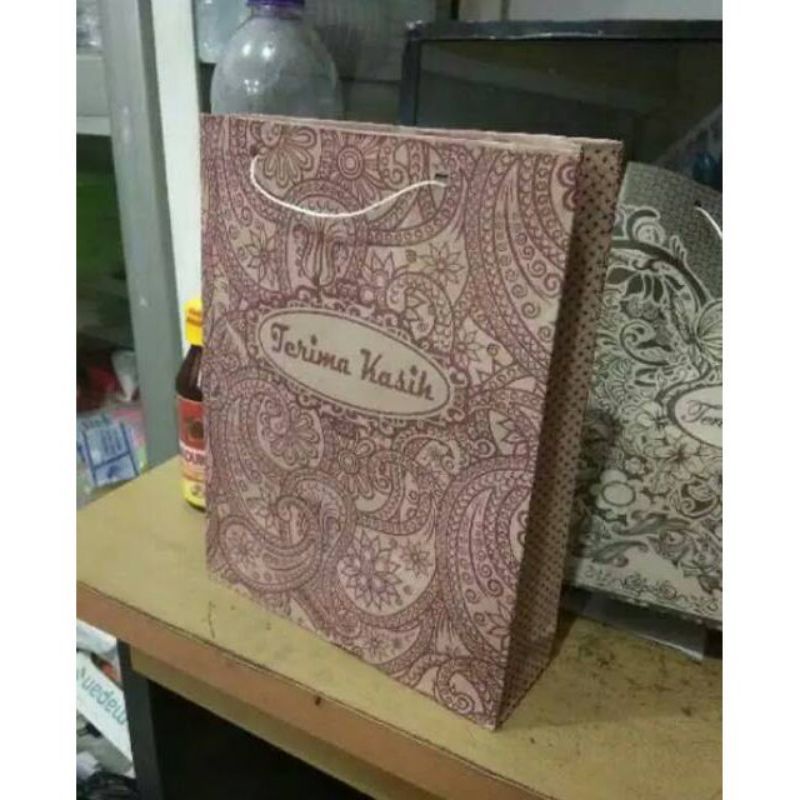 

PROMO MURAH!! 200 PCS PAPERBAG MOTIF BATIK VOUCHER SHOPIE
