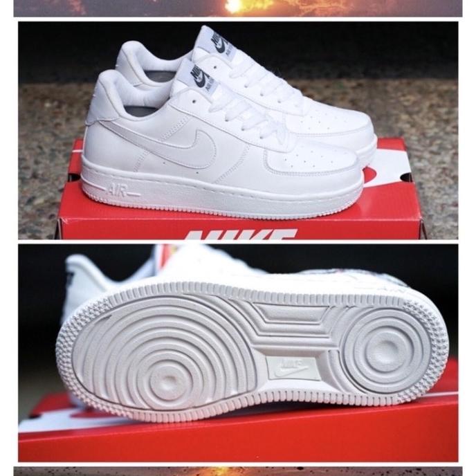 Sepatu sneakers pria wanita Nike Air Force One Full Putih