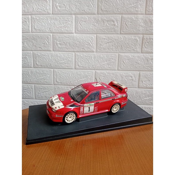 Diecast Autoart TOMMI MAKINEN MITSUBISHI LANCER EVO VI No.1 - Scale 1:18