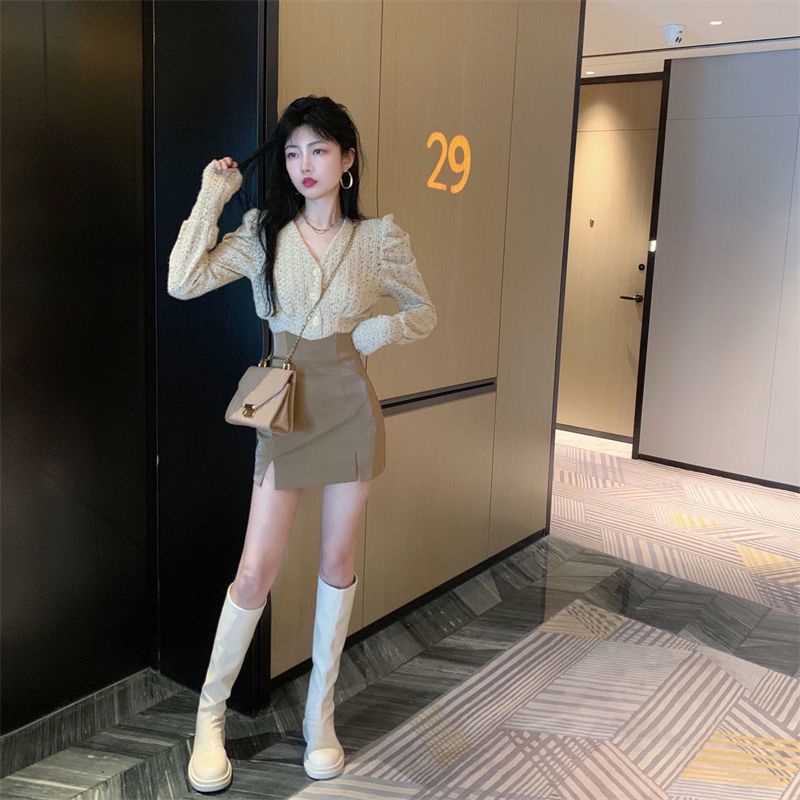 Red High-end wear fashion niche French v-neck light familiar gaya Hong Kong bottoming shirt female small fragrance suit skirt two-piece set