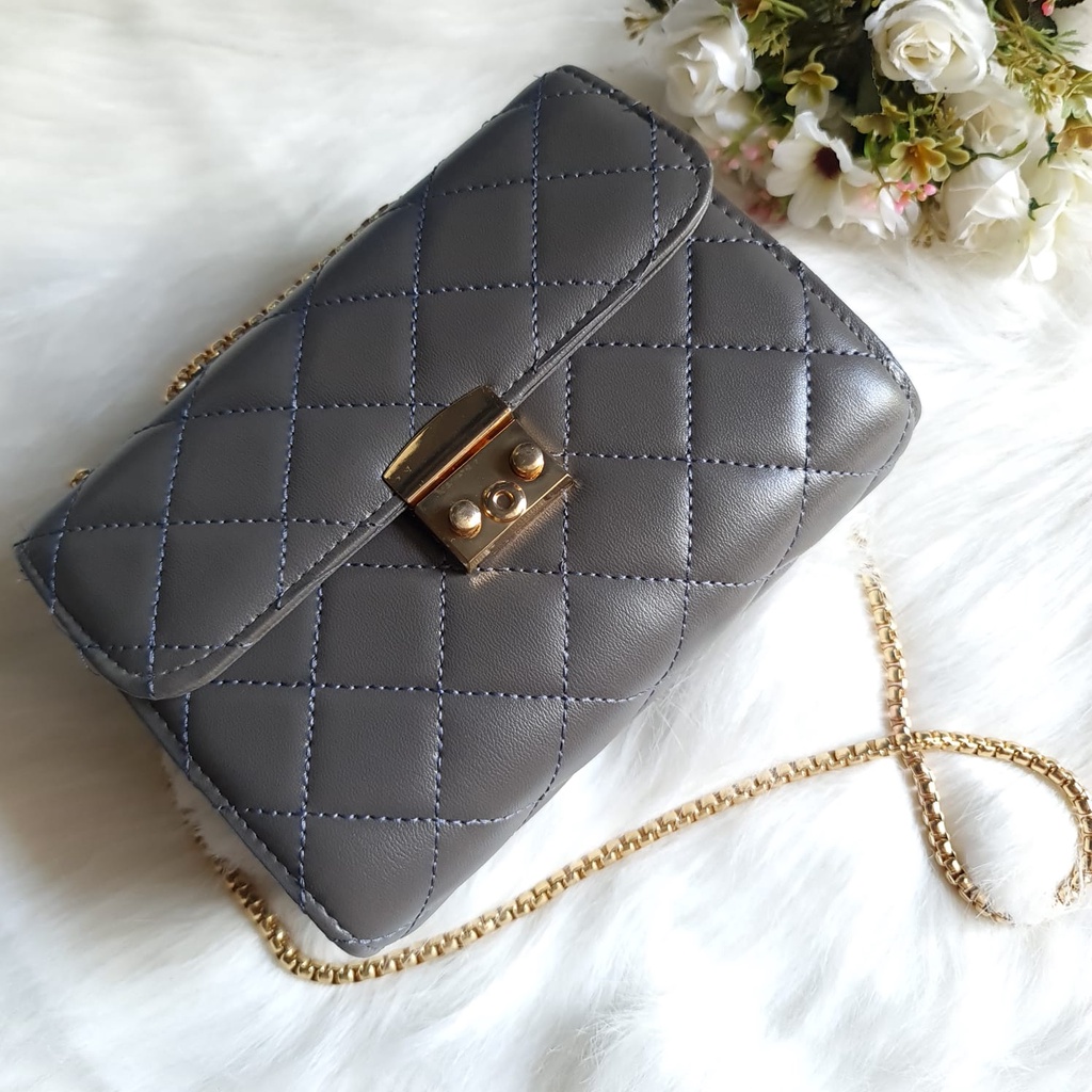 TAS WANITA SELEMPANG MODEL RANTAI KANCING DEPAN