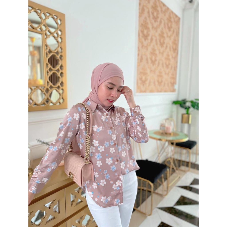 Kemeja Wanita Bahan Satin Silk Moca Hitam Freya by fari_hjb