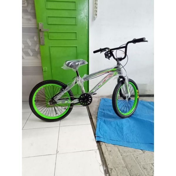 sepeda BMX GTX 20 inc