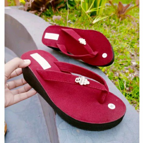 Sendal Hak Tinggi Beludru / Sendal Wedges Wanita / Sendal Jepit Wanita / Sendal Cewek / Sandal Spon (Prada Merak)