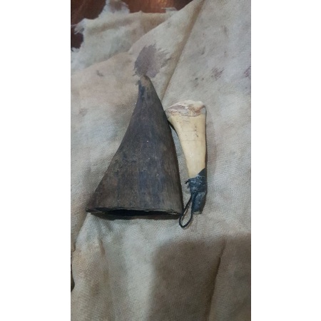 Barang antik kuno bertuah sepasang