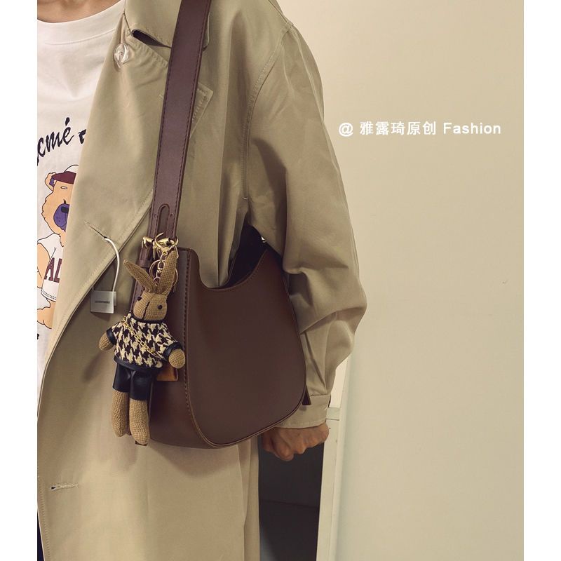 Red Serbaguna in Messenger tas wanita 2022 mode trendi baru retro ketiak tas Perancis tas pelana bahu minoritas