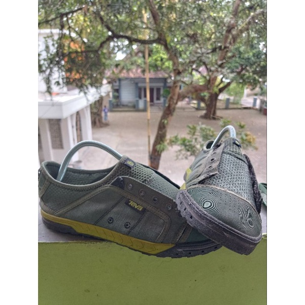 Sepatu Teva original (Second)